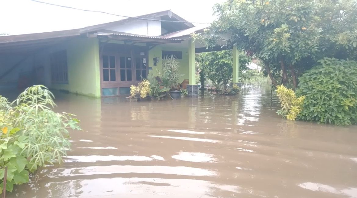 Hujan Deras Sepanjang Malam, Ratusan Rumah Terendam Banjir, Warga Kabupaten Diminta Waspada