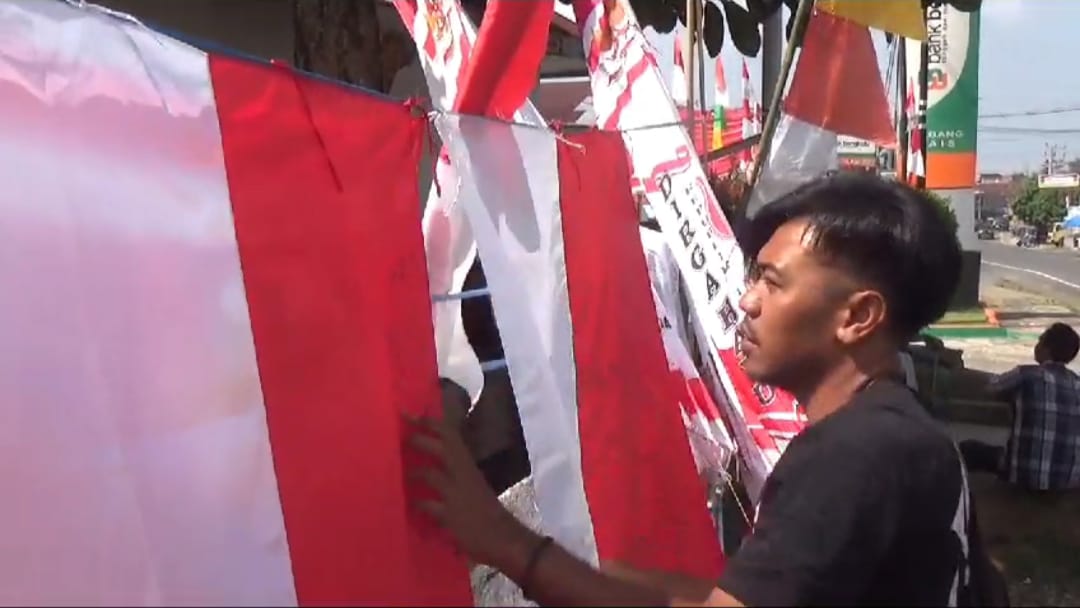 MERDEKA, Pedagang Bendera Merah Putih Menjamur di Seluma, Ini Omsetnya