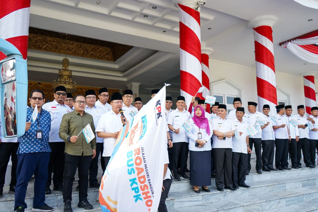 Gubernur Lepas Pawai Roadshow Bus KPK RI, Bangun Semangat Anti Korupsi di Bengkulu 