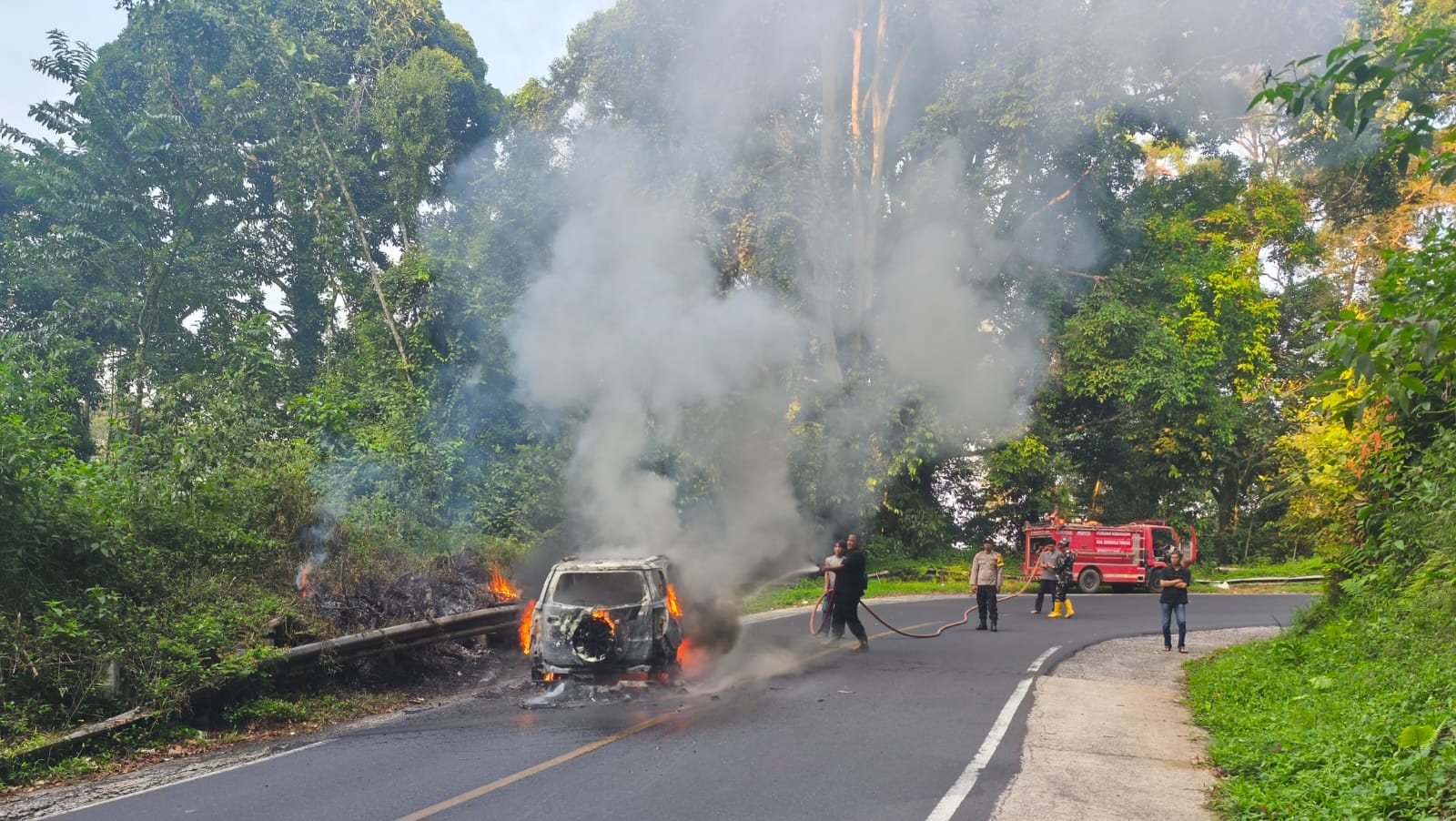 Daihatsu Terrios Milik Pensiunan ASN Terbakar di Liku Sembilan, Begini Kondisi Sopirnya