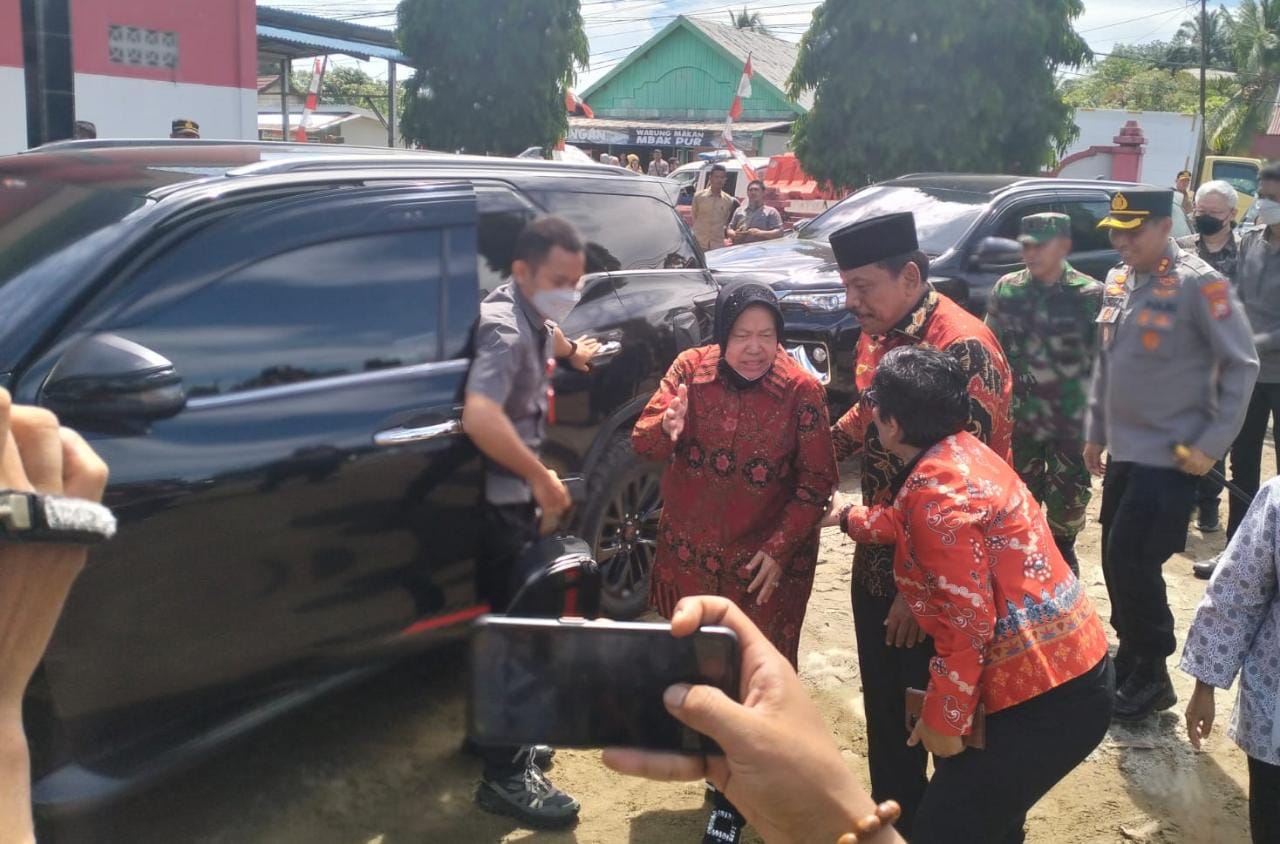 Mensos RI Temui Puluhan Siswa Korban Rudapaksa Guru di Bengkulu Utara