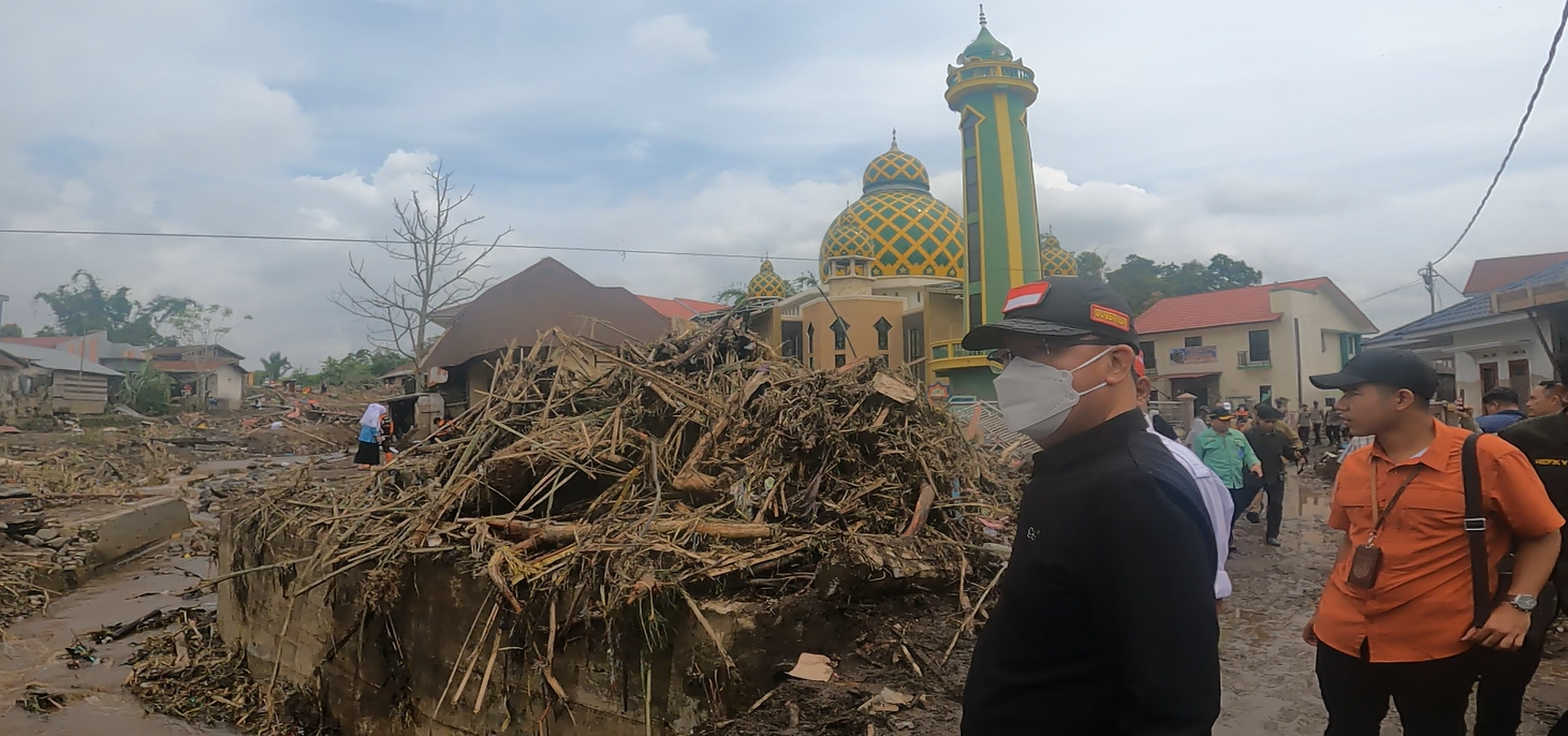 Turut Berduka, Gubernur Bengkulu Temui dan Salurkan Bantuan untuk Korban Banjir Lahar Dingin di Sumatera Barat