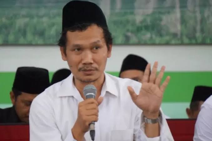 Jawaban Gus Baha tentang Mendahulukan Salat Berjamaah atau Kerja, Ternyata...