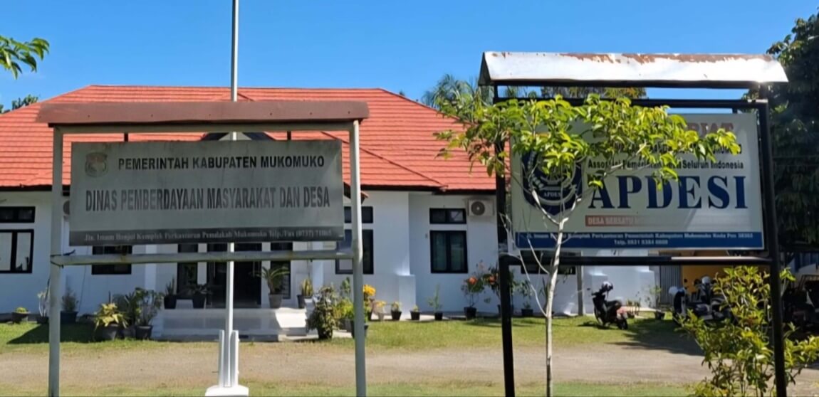 Warga Desa Keluhkan Pelayanan Oknum Kades di Kabupaten Mukomuko 