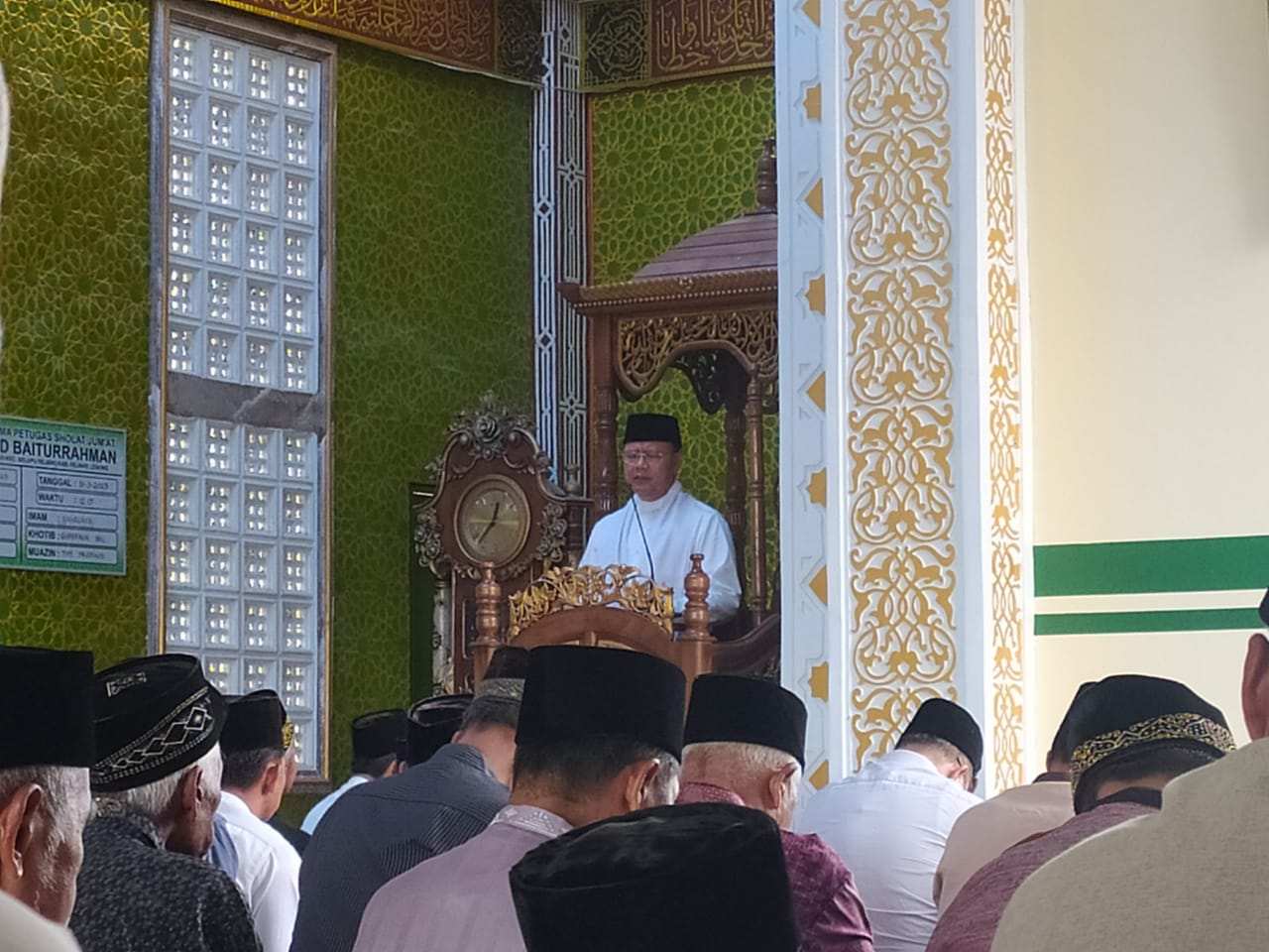 Jadi Khotib Sholat Jumat, Ini Pesan Gubernur kepada Masyarakat Selupu Rejang