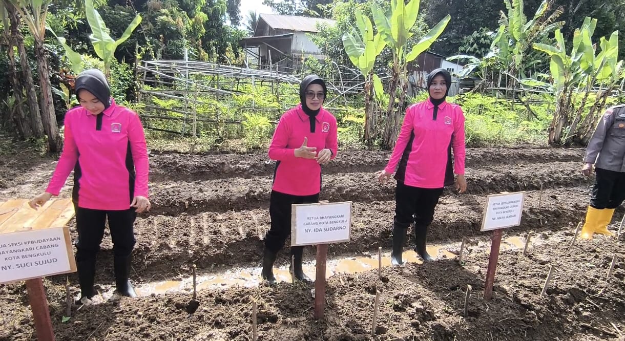 Bhayangkari Polresta Bengkulu Tanam 100 Macam Bibit Sayuran Guna Mendukung Ketahanan Pangan