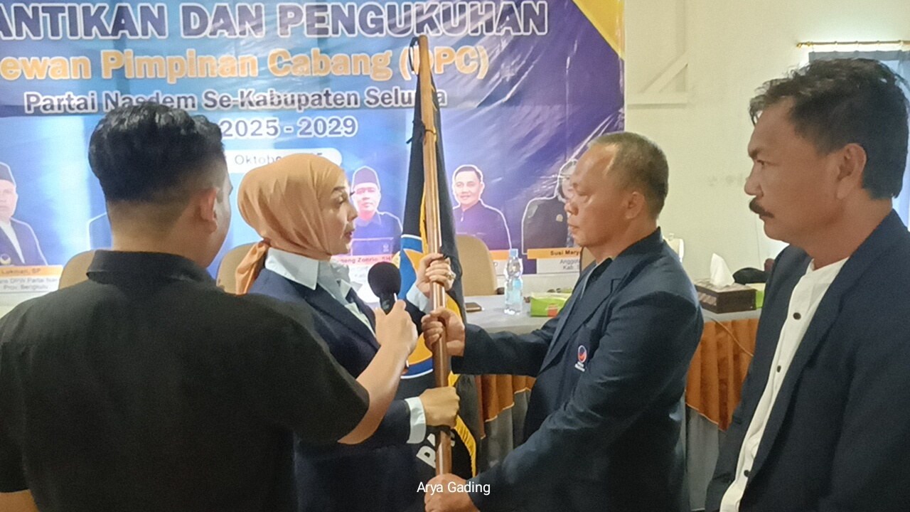 Erna Sari Dewi Lantik Pengurus 14 DPC Nasdem Se-Kabupaten Seluma 