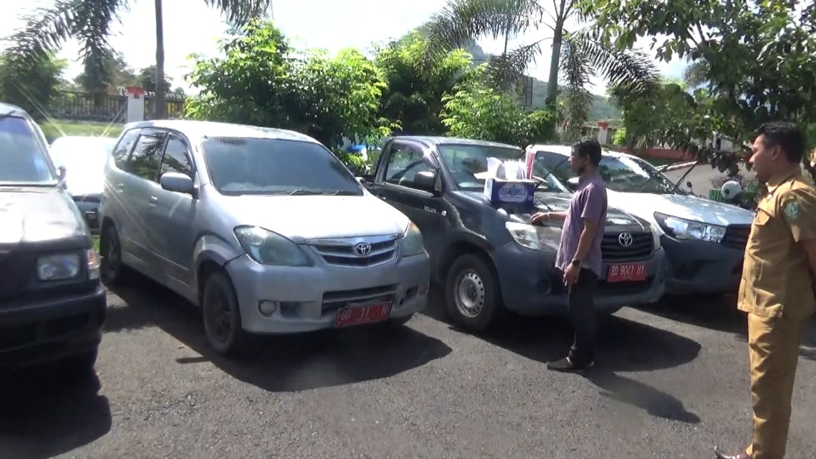 Dinas LH Lebong Serahkan 14 Unit Kendaraan Dinas untuk Dilelang