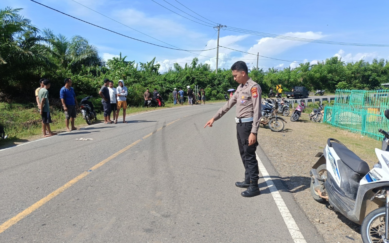 Laka Tewas: 2 Pelajar SMP IT Meninggal Dunia dan 1 Kritis Pasca Tabrakan Motor vs Truk Hino