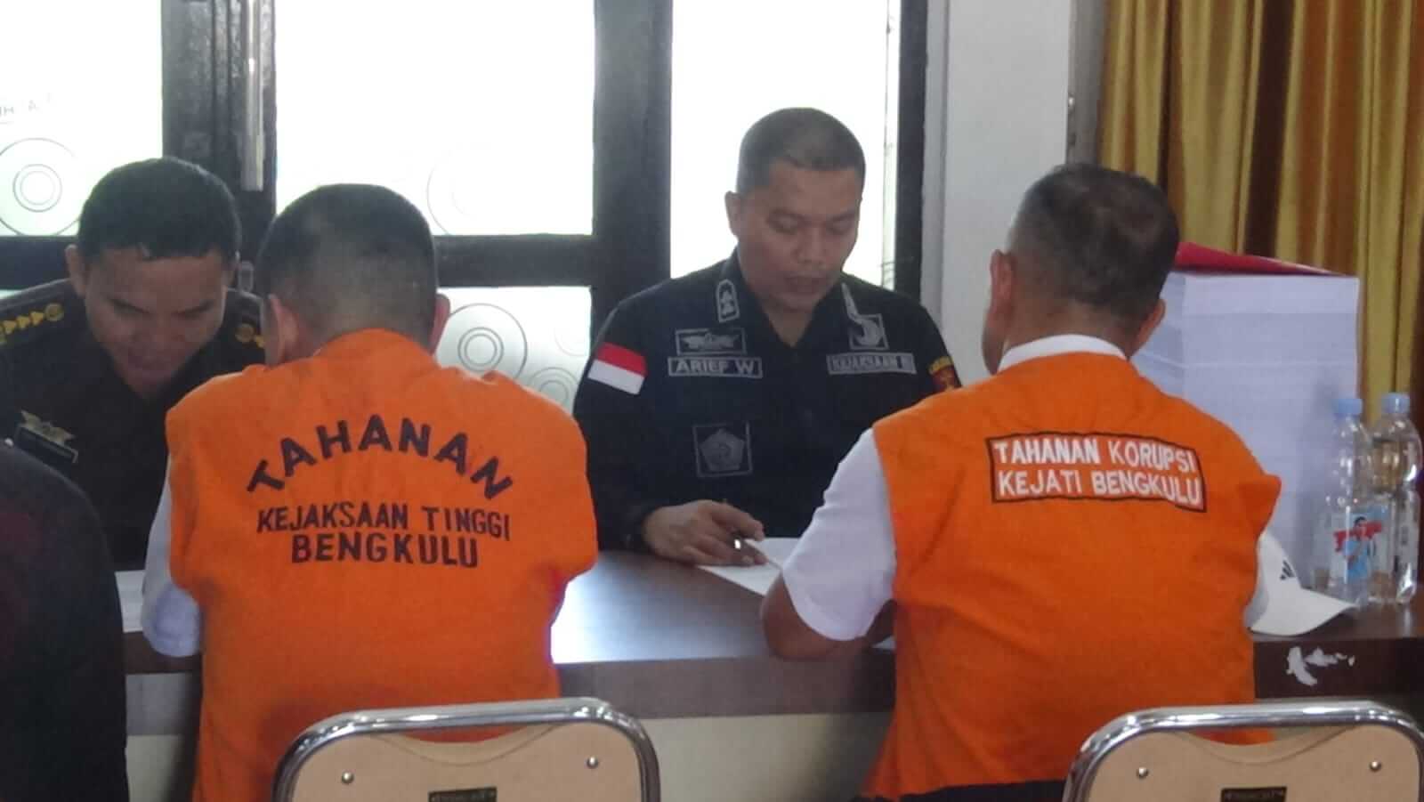 Penyidik Limpahkan 7 Tersangka dan 1.389 Item Barang Bukti Kasus Setwan DPRD Provinsi ke JPU Kejati Bengkulu