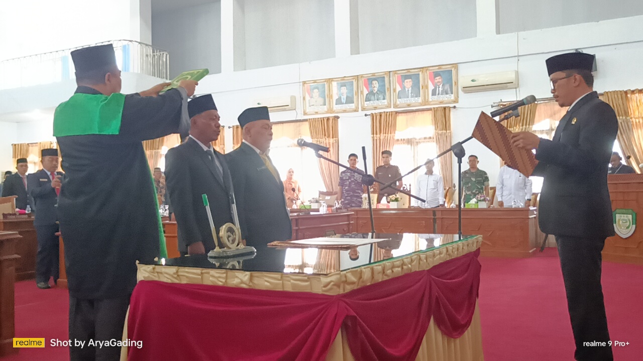 Waka II Diberhentikan, Sedihandi dan Akhiruddin Arifin Dilantik Jadi Anggota DPRD Seluma 