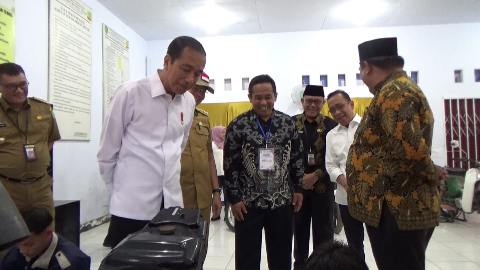 Presiden Janji Kirimkan Kendaraan Baru dan Motor Listrik untuk SMKN 2 Bengkulu Tengah