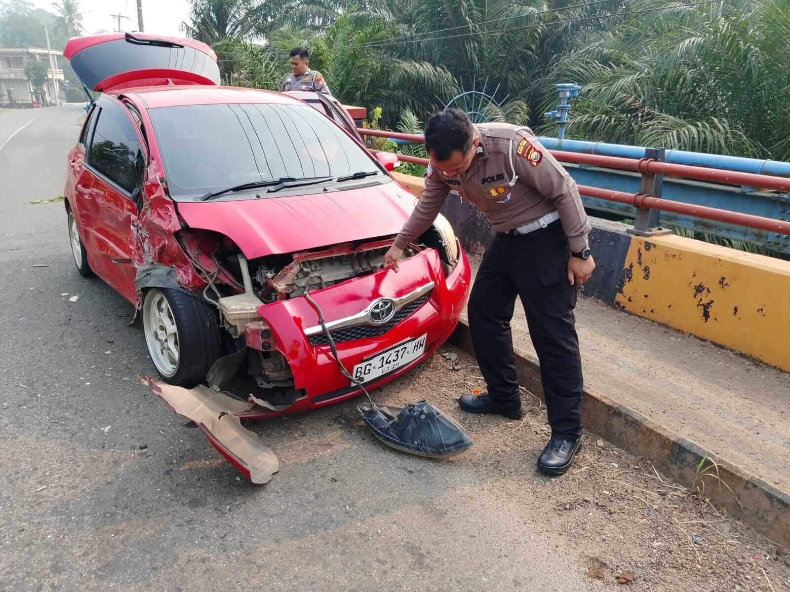 Mobil Dokter Asal Muara Enim Ringsek Dihantam Mobil Suzuki APV
