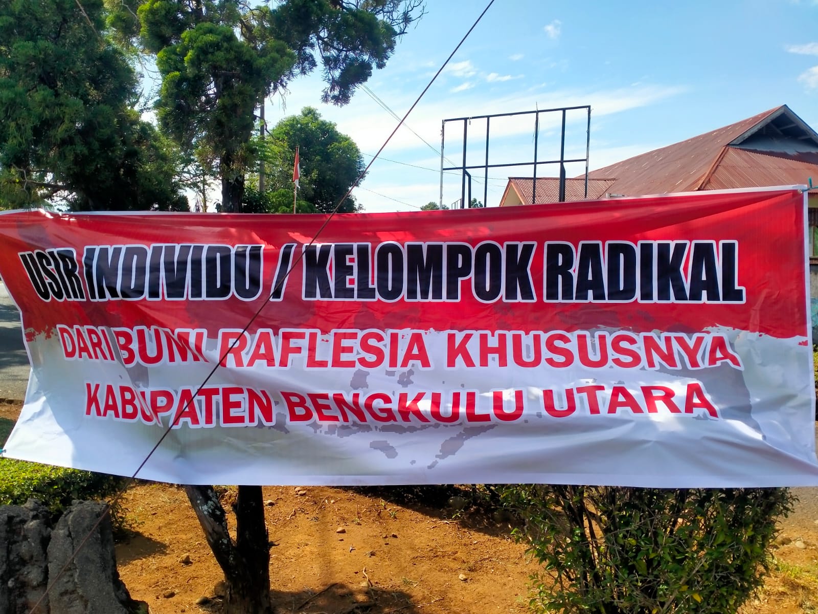 Spanduk 'Usir Kelompok Radikal' Terpasang di Bengkulu Utara, Siapa yang Radikal?