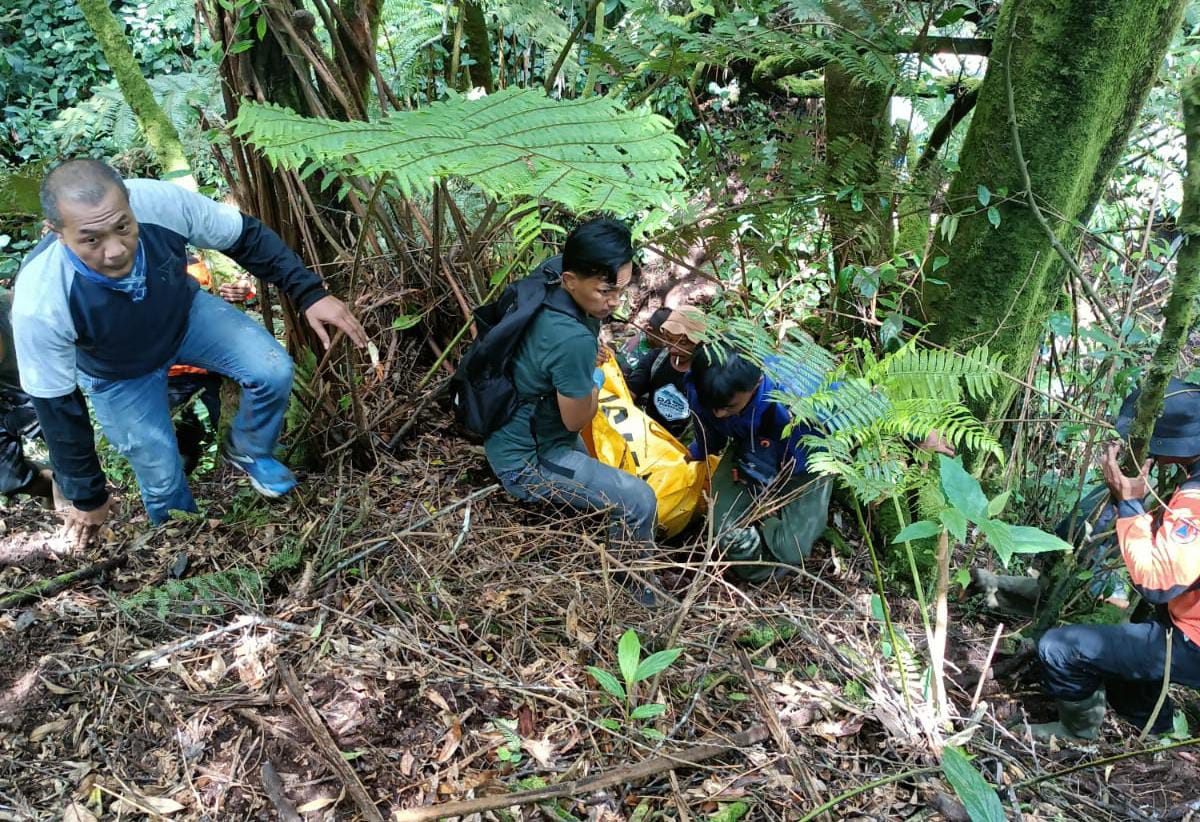 Mayat di Bukit Hitam Sudah Dievakuasi, Identitas Belum Tahu dan Diperkirakan Sudah 3 Hari Meninggal Dunia