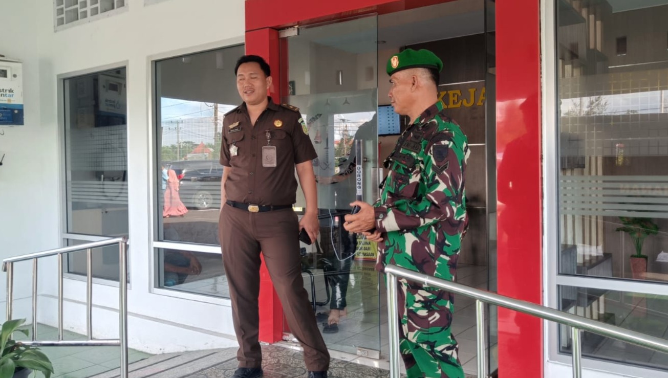 Personel TNI dari Kodim 0425 Seluma Siaga di Kejari, Ini Kata Dandim 0425 Letkol ARH. Dedy. Hendaryatmoko