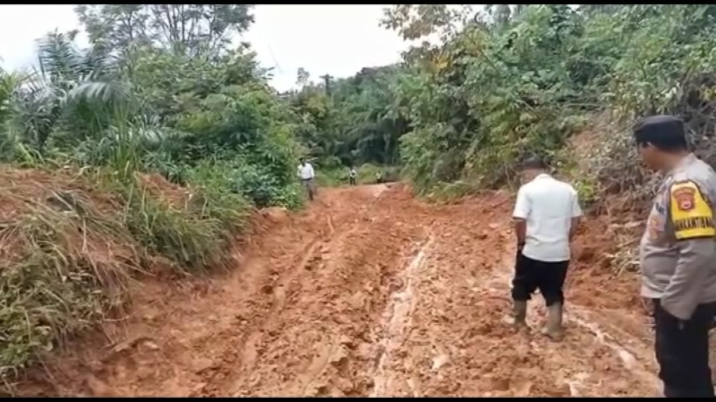 Belasan Kilometer Jalan Rusak Milik Provinsi Diusulkan Diperbaiki
