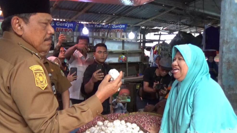 Habis Apel Langsung ke Pasar Panorama, Wagub Mian Cek Harga Bahan Pokok