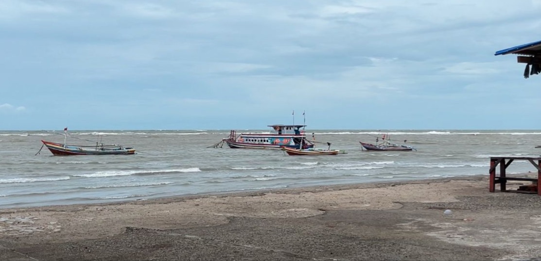 Ombak Tinggi, Kapal Wisata Tujuan Pulau Tikus Setop Berlayar