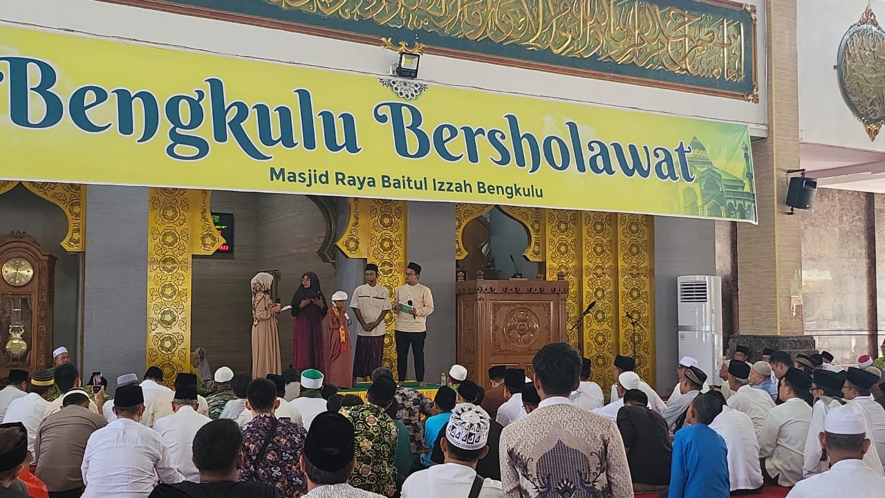 Bocah Bersuara Emas Azzam Nur Mukjizat Pimpin Bengkulu Bersholawat