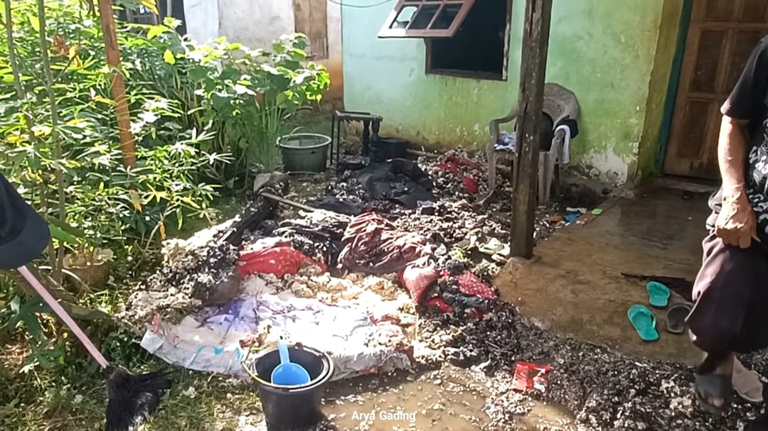 Diduga Korsleting Listrik, Rumah Warga Desa Tangga Batu Seluma Nyaris Hangus Terbakar