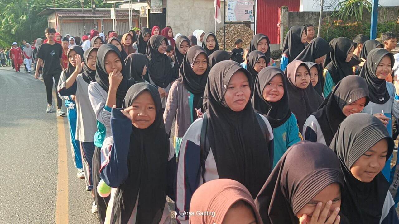 Tumpah Ruah, Ratusan Warga Lubuk Sandi Kabupaten Seluma Meriahkan Jalan Santai HUT RI ke-80 