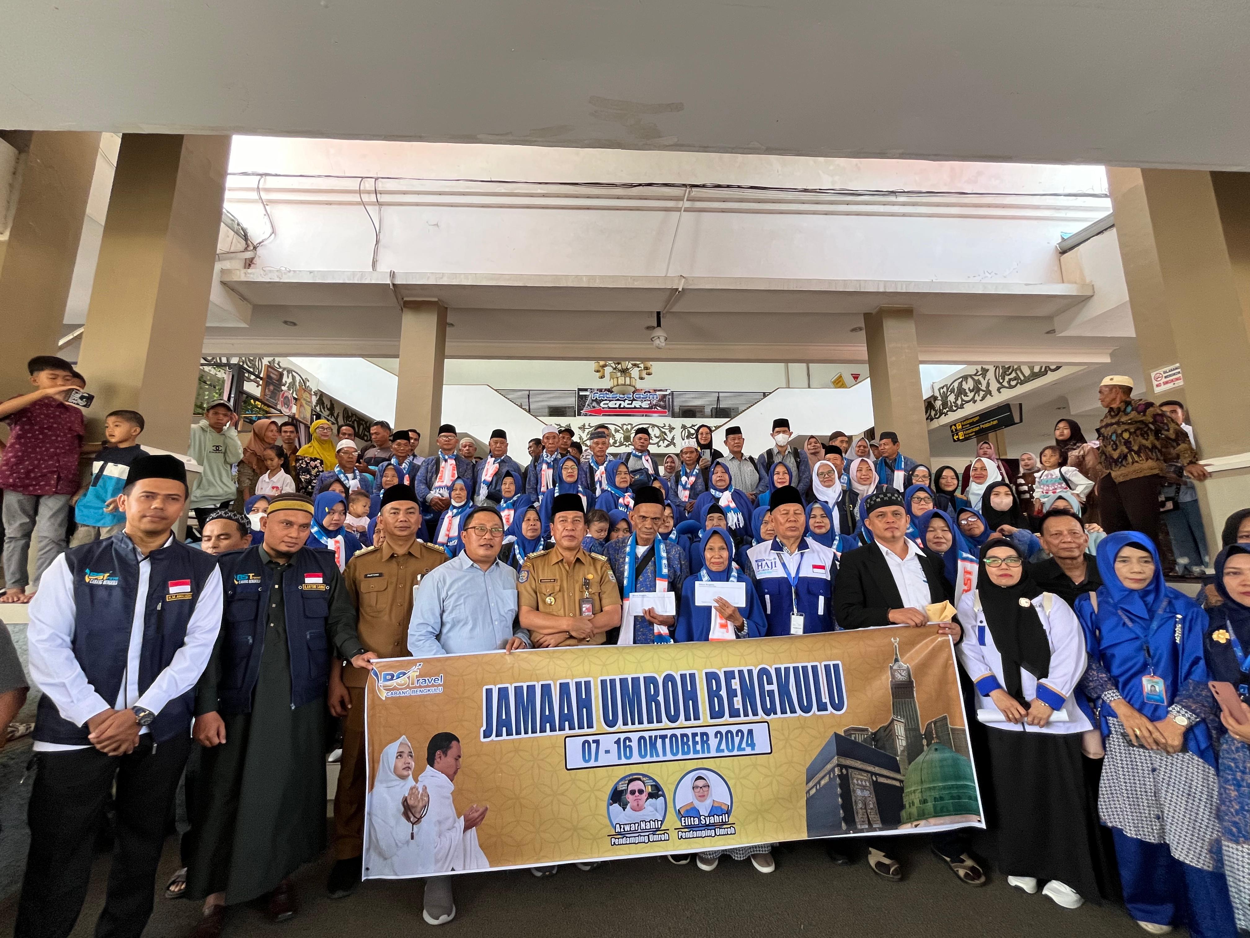 Terima Kasih Pak Rohidin dan Dirut RBMG H.M Muslimin, Pasutri Ini Berangkat Umroh ke Tanah Suci