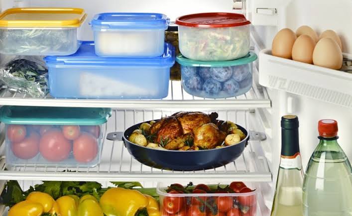5 Kesalahan yang Sering Dilakukan Saat Menyimpan Makanan di Kulkas, Awas Gangguan Kesehatan!