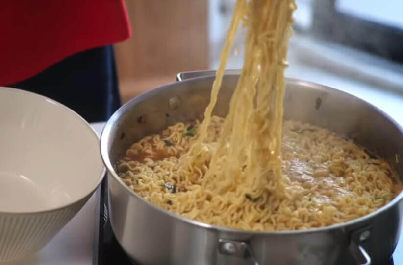 Risiko yang Dialami Tubuh Jika Tiap Hari Mengonsumsi Mie Instan