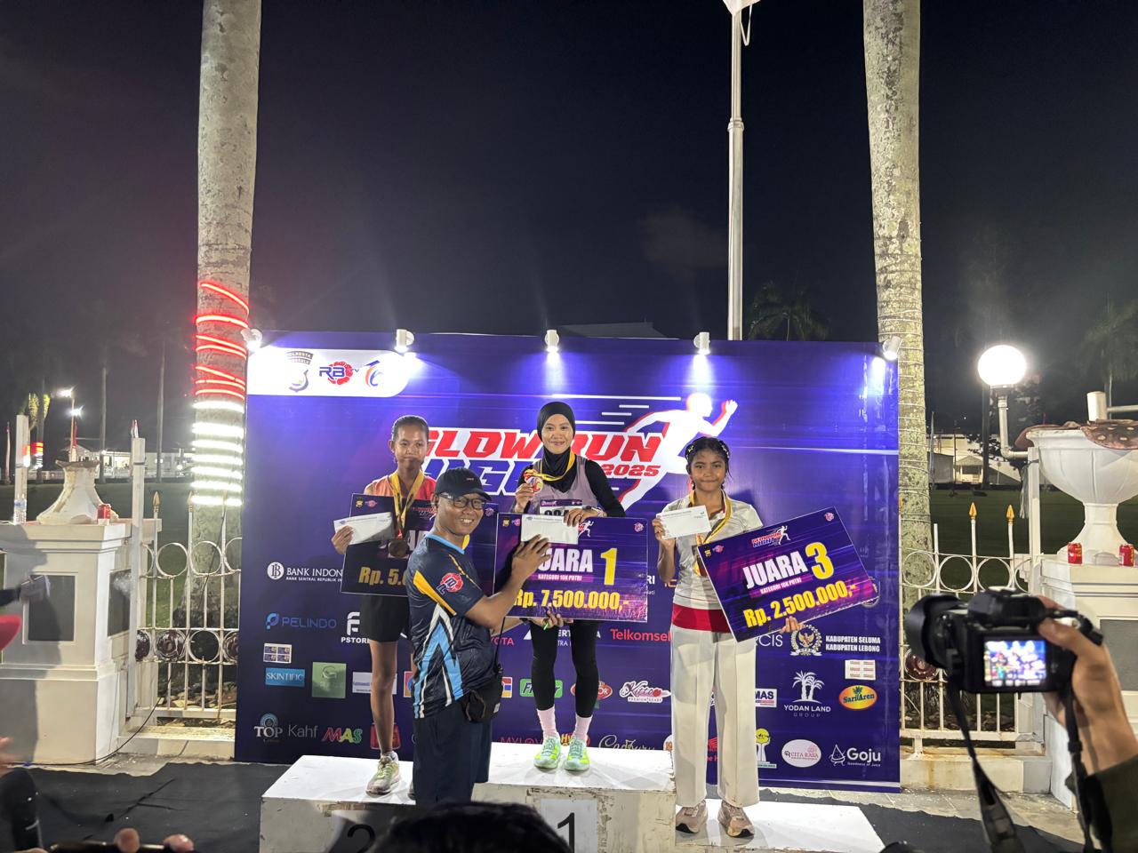 Daftar Pemenang Glow Run Night 2025, Lautan Biru di Kota Bengkulu 