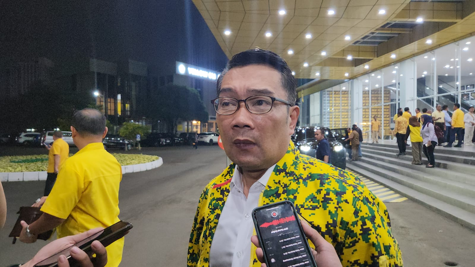 Ridwan Kamil OTW Jakarta, Airlangga Bocorkan Sosok Pendampingnya