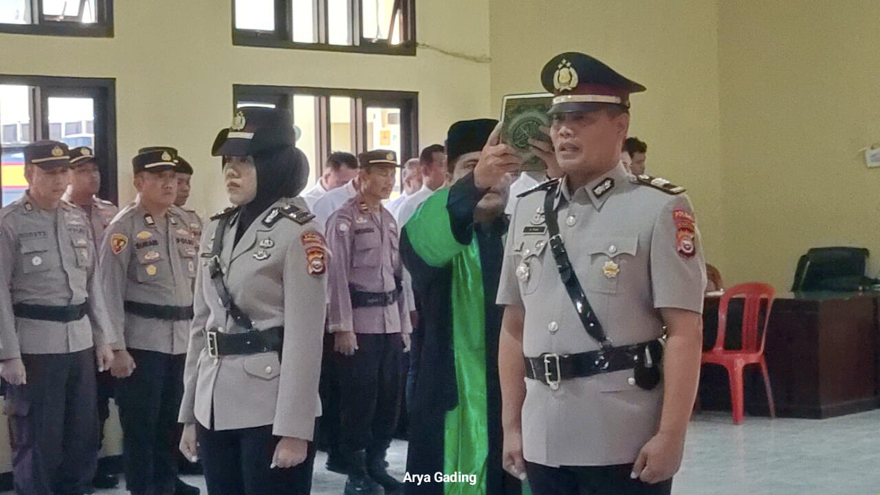 Kapolres Seluma Pimpin Upacara Sertijab Kapolsek Sukaraja
