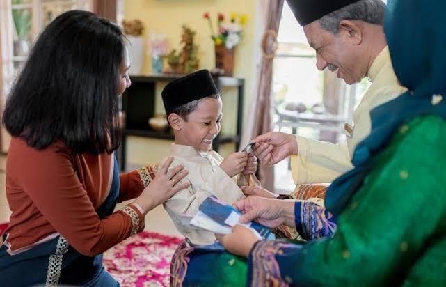 Paling Ditunggu Saat Lebaran, Yuk Intip Asal Mula Tradisi Bagi-bagi THR Saat Lebaran di Indonesia