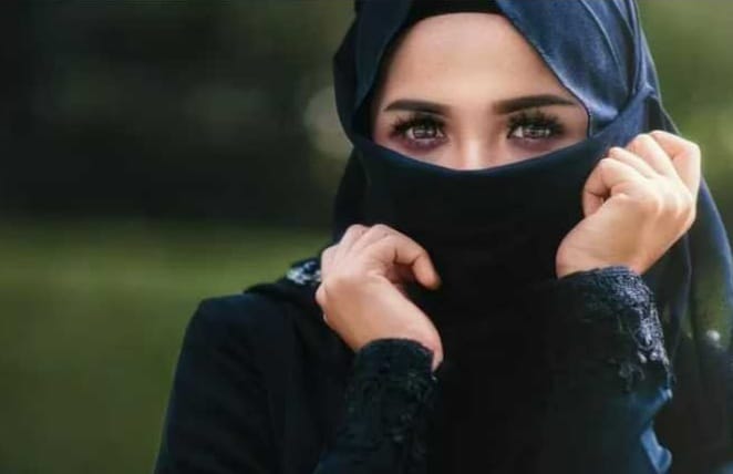 Seorang Muslimah Boleh Memakai Lipstik, Namun Perhatikan Hal Berikut