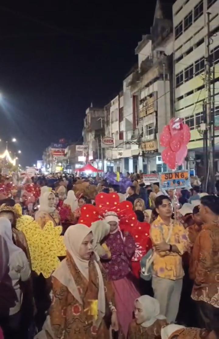 Karena Karnaval Batik Internasional yang Digelar Pemkot Bengkulu, Omzet Pedagang Bertambah Banyak