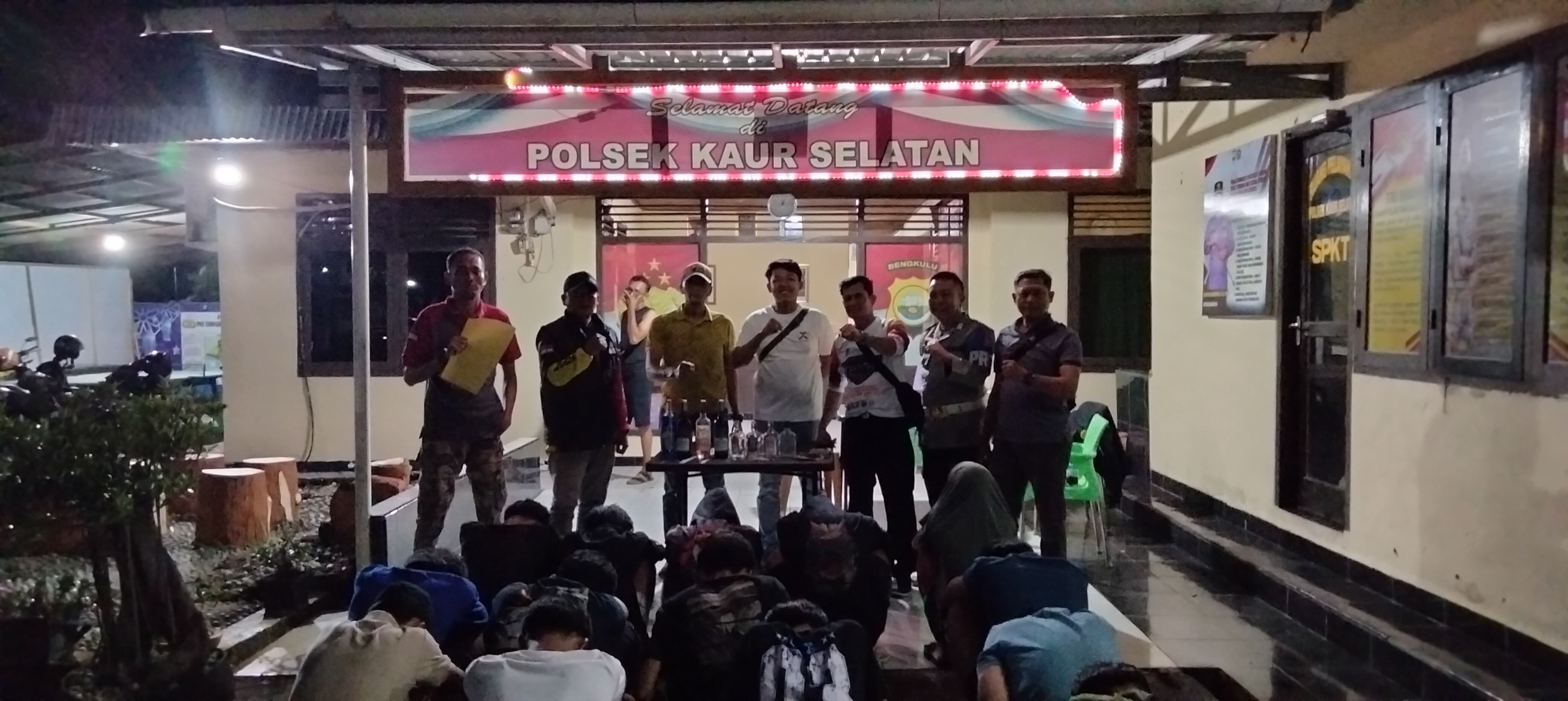 Tim Cobra Polsek Kaur Selatan Gerebek 15 Remaja Sedang Pesta Miras