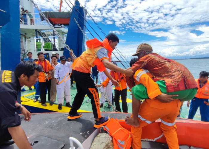 3 Minggu Terjebak, Hari Ini 260 Penumpang Berlayar ke Pulau Enggano Naik KMP Pulo Tello  