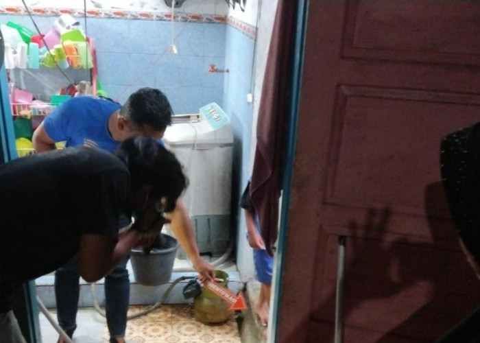 Pemuda Kebun Tebeng Meregang Nyawa di Kamar Mandi, Ditemukan Luka di Dada