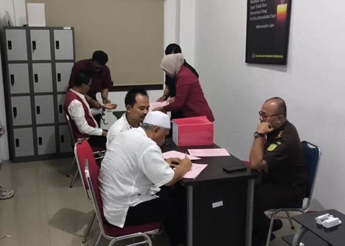 Mantan Bupati Imron Rosyadi dan Mantan Kadis Pertambangan Dilimpahkan ke Penuntut Umum