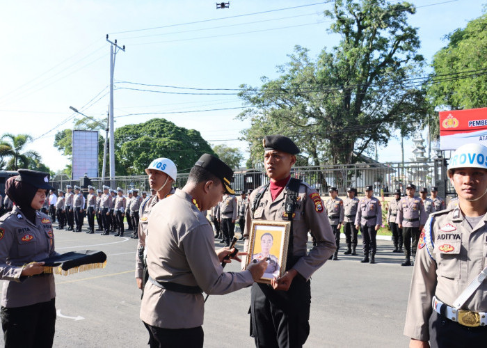 Upacara PTDH Personel Polresta Bengkulu Bripka Junaidi, Ini Pesan Kombes Pol.Deddy Nata