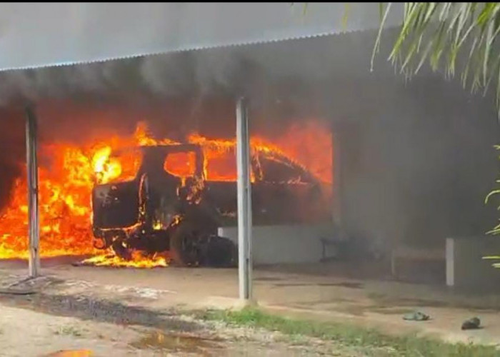 Bedengan dan Satu Unit Minibus Terbakar di Kecamatan Kota Manna