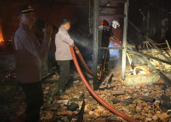 Dua Rumah di Bengkulu Utara Ludes Terbakar Saat Pemilik Tidur, Total Kerugian Ratusan Juta Rupiah