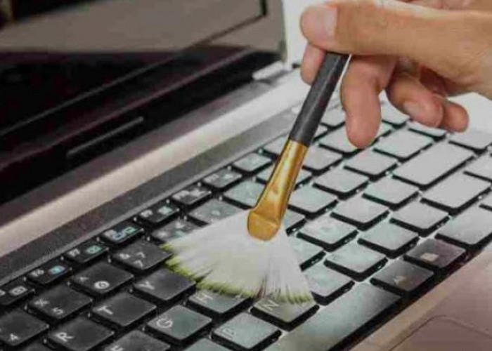 Biasakan Rutin Bersihkan Keyboard Laptop, Begini Cara dan Manfaatnya