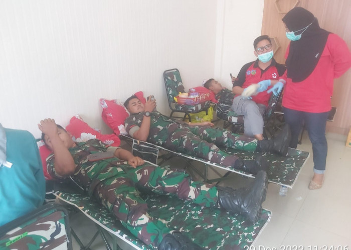 Puluhan Anggota TNI Denzipur Donorkan Darah