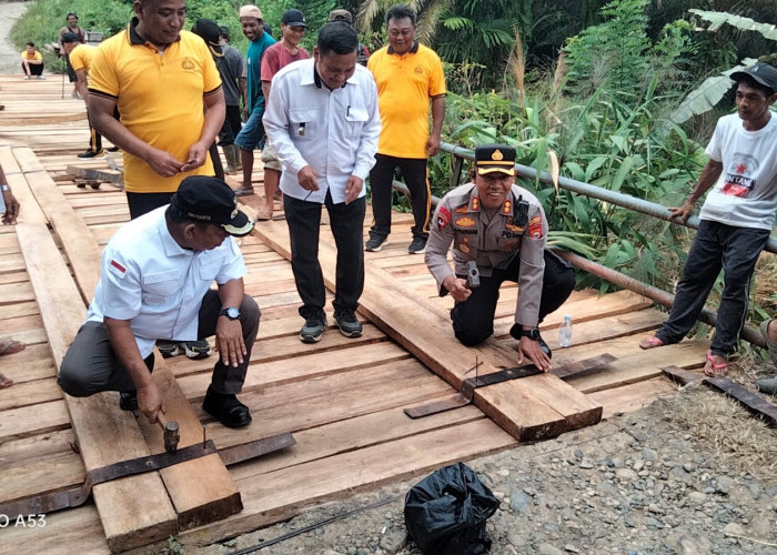 Gotong Royong Bareng Polres Seluma, Jembatan Penghubung di Ulu Talo Selesai Diperbaiki