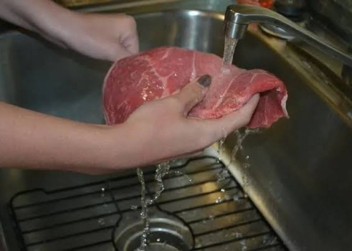 Ini Alasan Daging Tidak Boleh Dicuci Sebelum Disimpan, Simak Cara Simpan Daging Kurban yang Tepat 