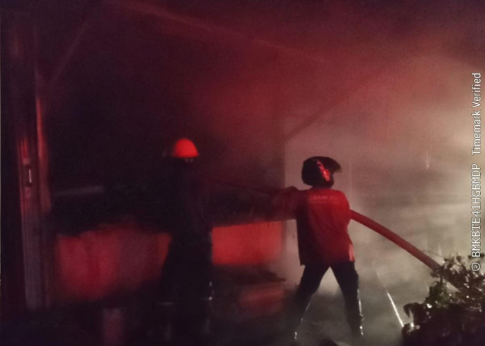Kebakaran Ruko di Bengkulu Utara, Kerugian Ditaksir Rp100 Juta, Api Diduga dari Freezer Es Krim