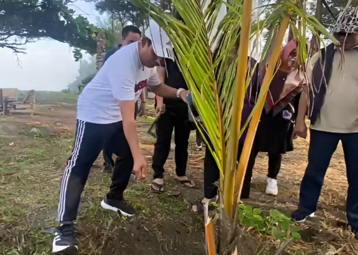 Celetuk Wali Kota Bengkulu Dedy Wahyudi Saat Pimpin ASN Gotong Royong di Pantai Panjang