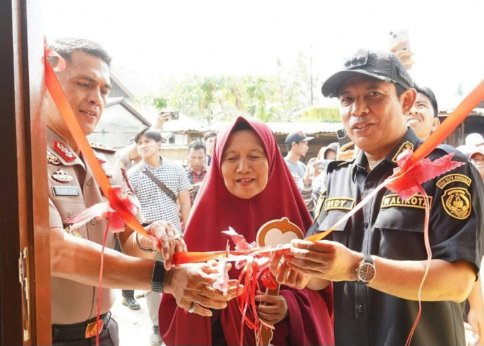 Kolaborasi Polda, Pemkot dan REI, Tiga Warga Dapat Rumah Baru