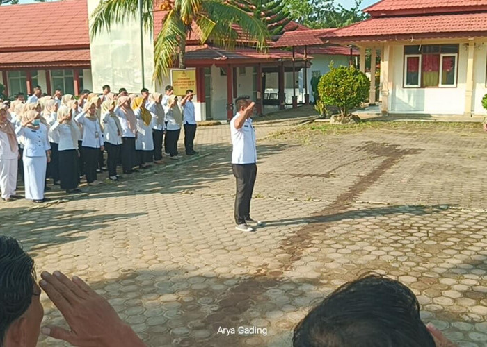 Atensi Sekda Seluma Saat Pimpin Apel di RSUD Tais